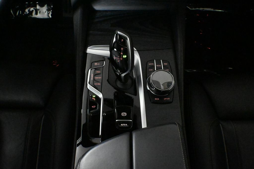 Thumbnail: 2023 BMW 5 Series - 25
