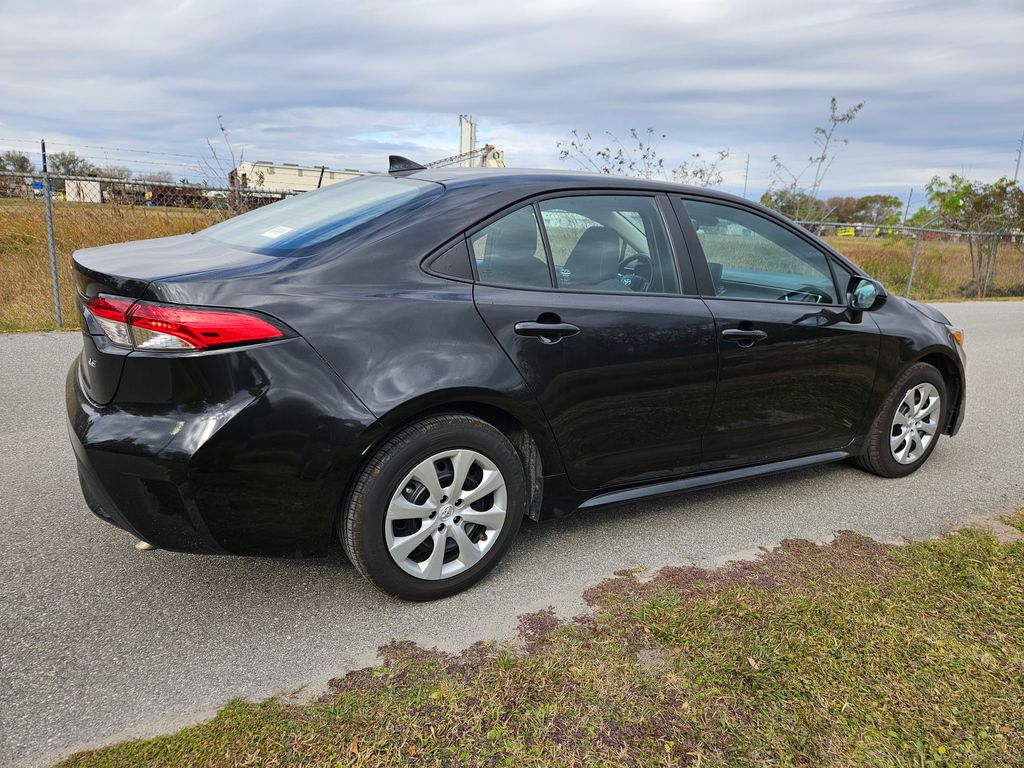 2022 Toyota Corolla LE 5