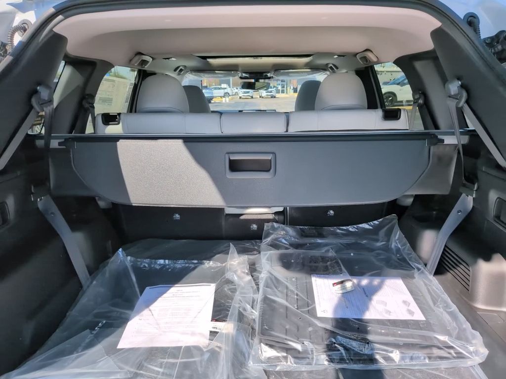 New 2026 White Mitsubishi SE image 10