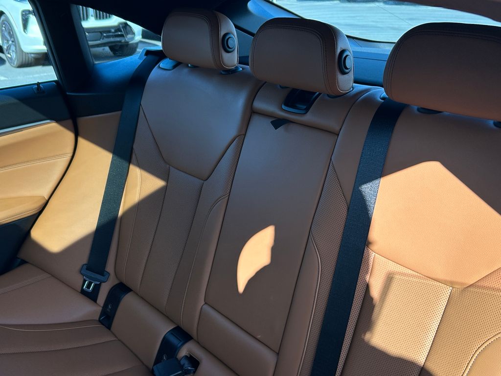 2022 BMW i4 eDrive40 32