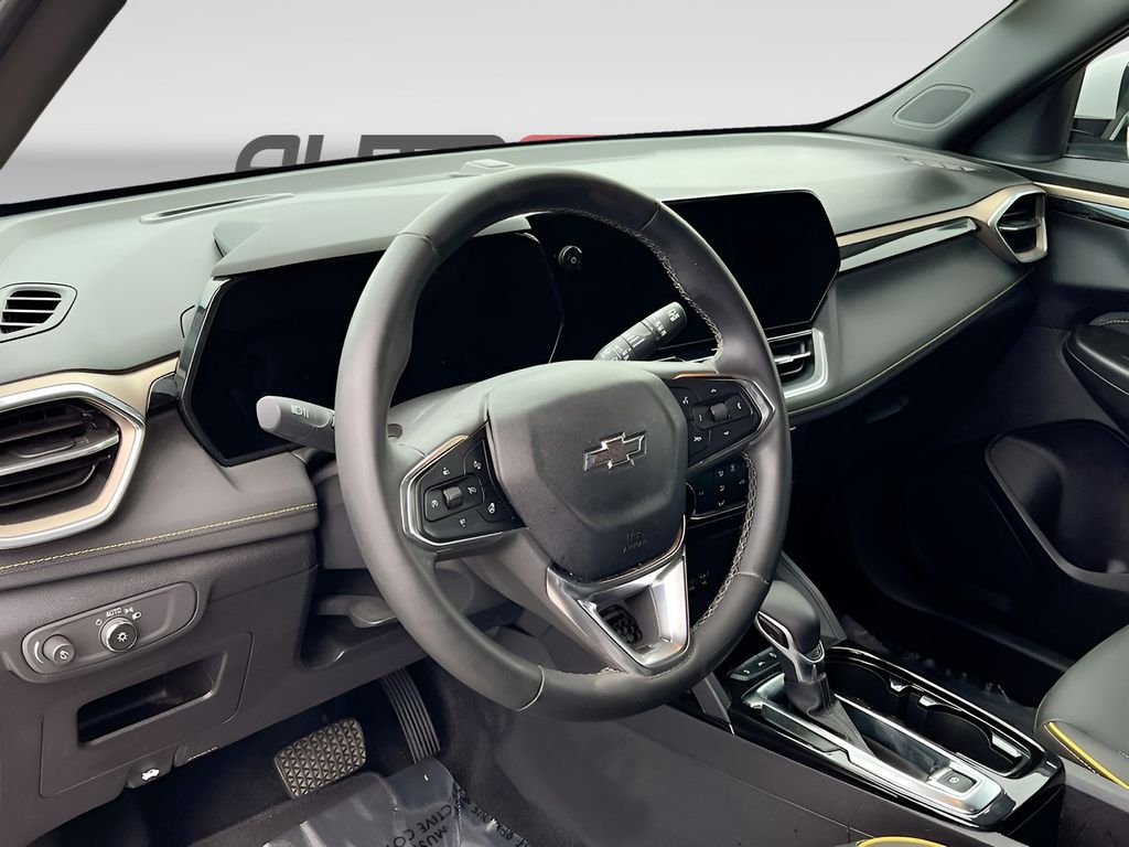 Used 2024 Gray Chevrolet ACTIV image 9