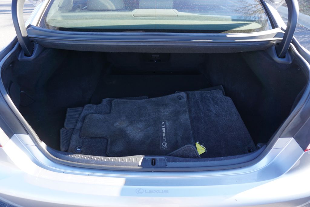 Thumbnail: 2016 Lexus LS - 16