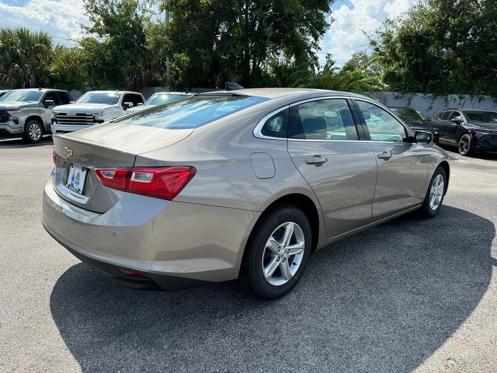 2025 Chevrolet Malibu LS 8