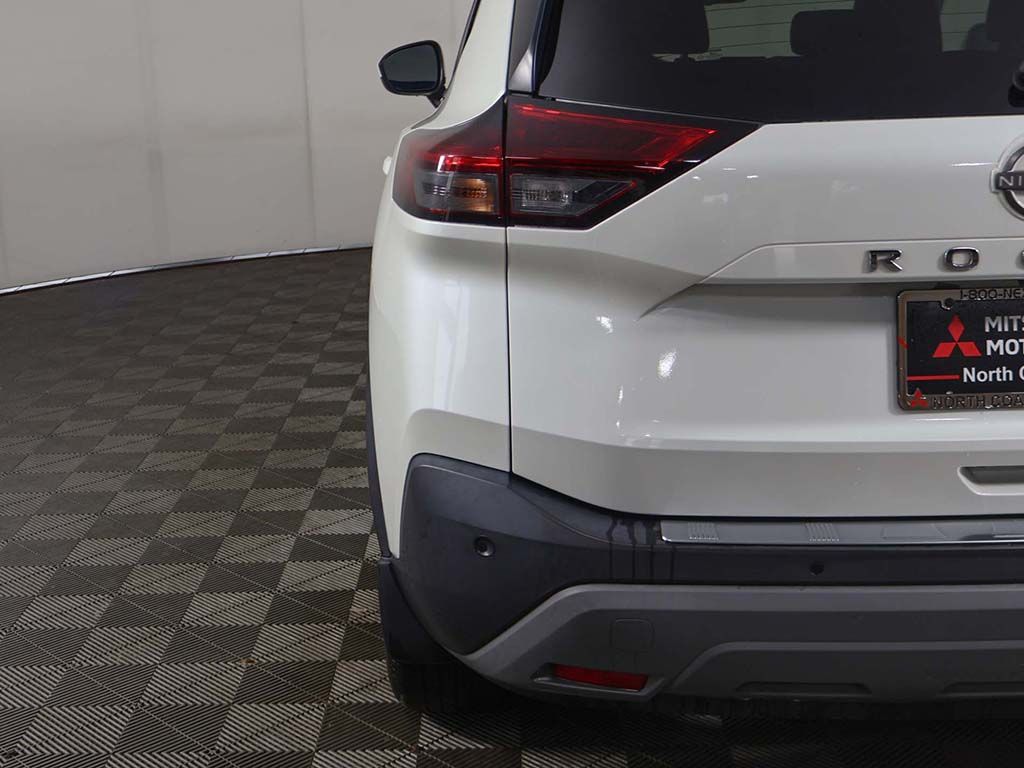 Used 2023 White Nissan SV image 16