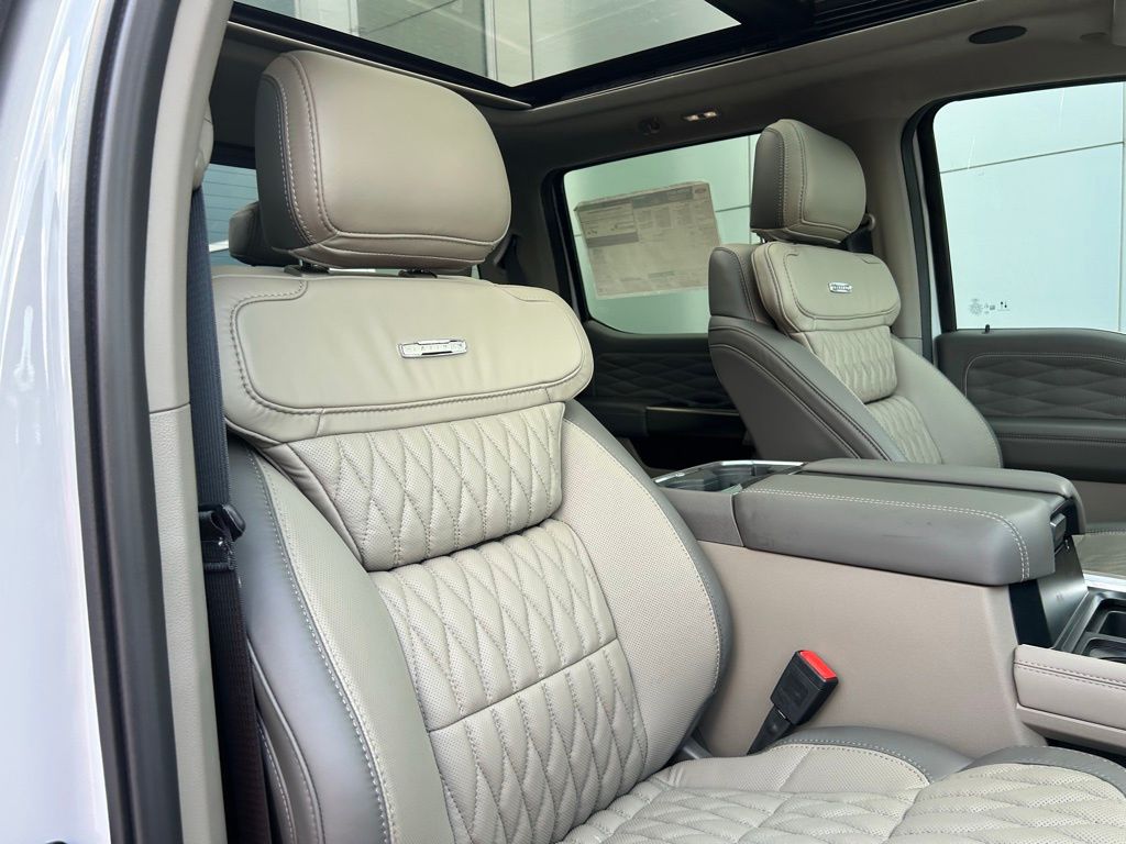 2025 Ford F-450 Super Duty Platinum