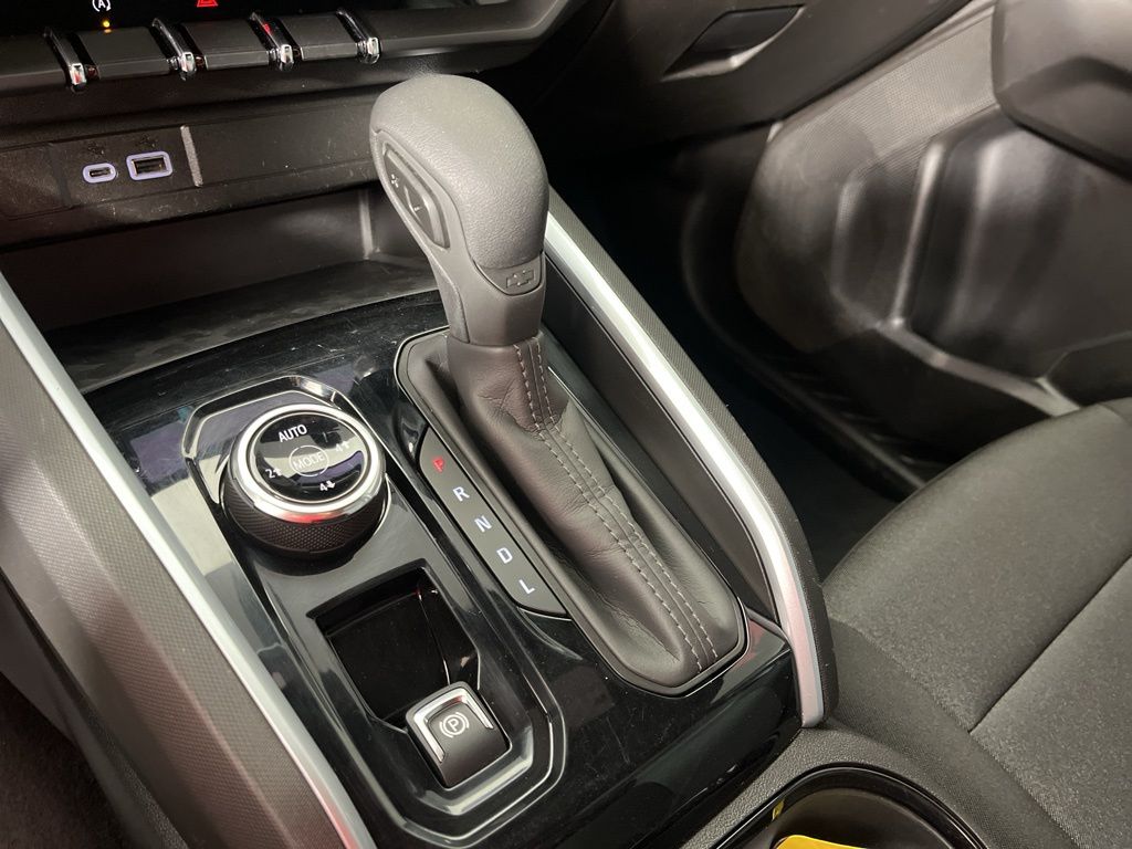 Thumbnail: 2024 Chevrolet Colorado - 28