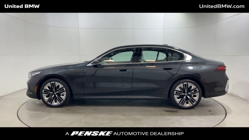 Thumbnail: 2025 BMW 5 Series - 6