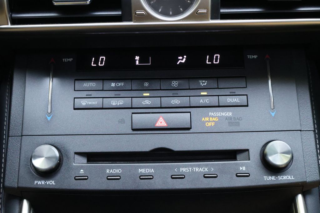 Thumbnail: 2015 Lexus IS - 19