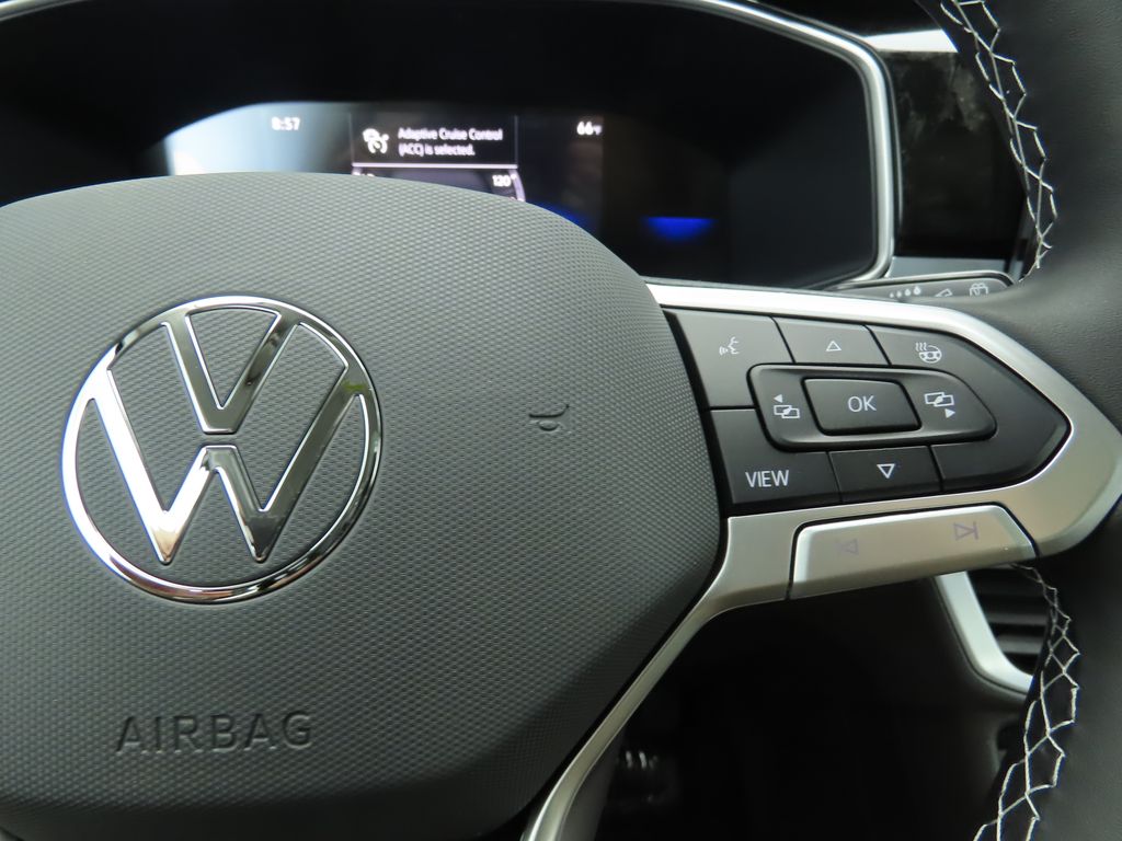 2025 Volkswagen Taos SE 13