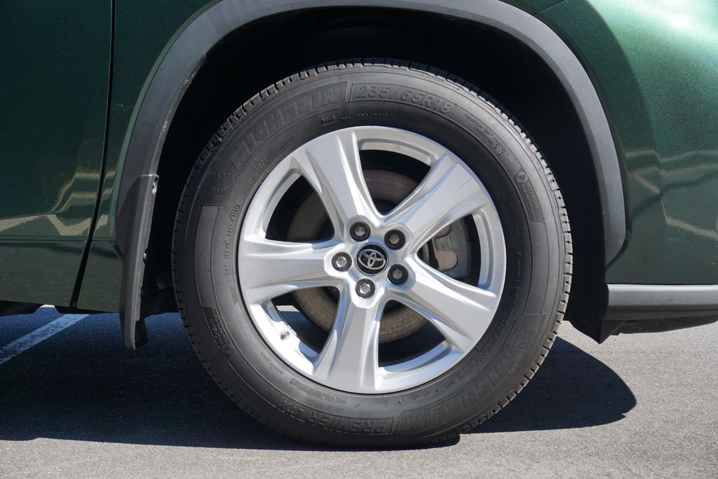 Thumbnail: 2024 Toyota Highlander - 18