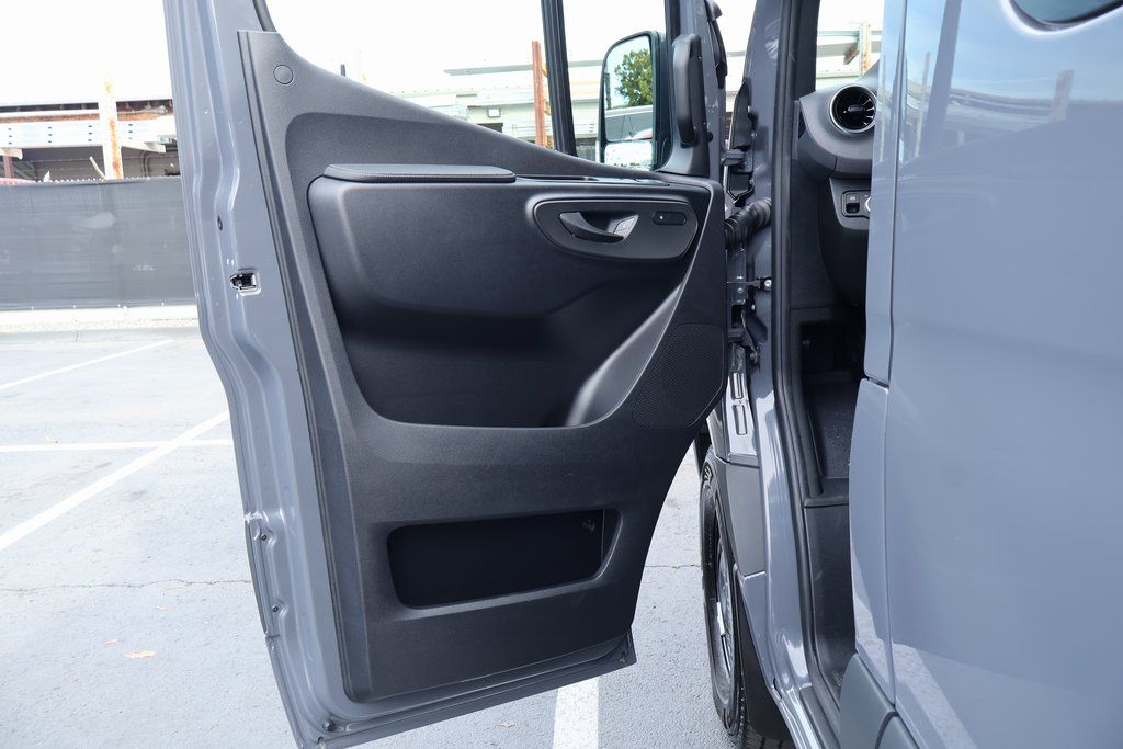 Thumbnail: 2026 Mercedes-Benz Sprinter - 7