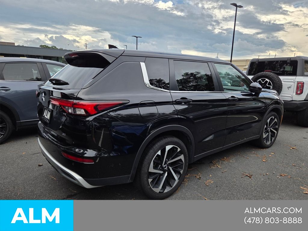 Used 2024 Silver Mitsubishi SE image 22