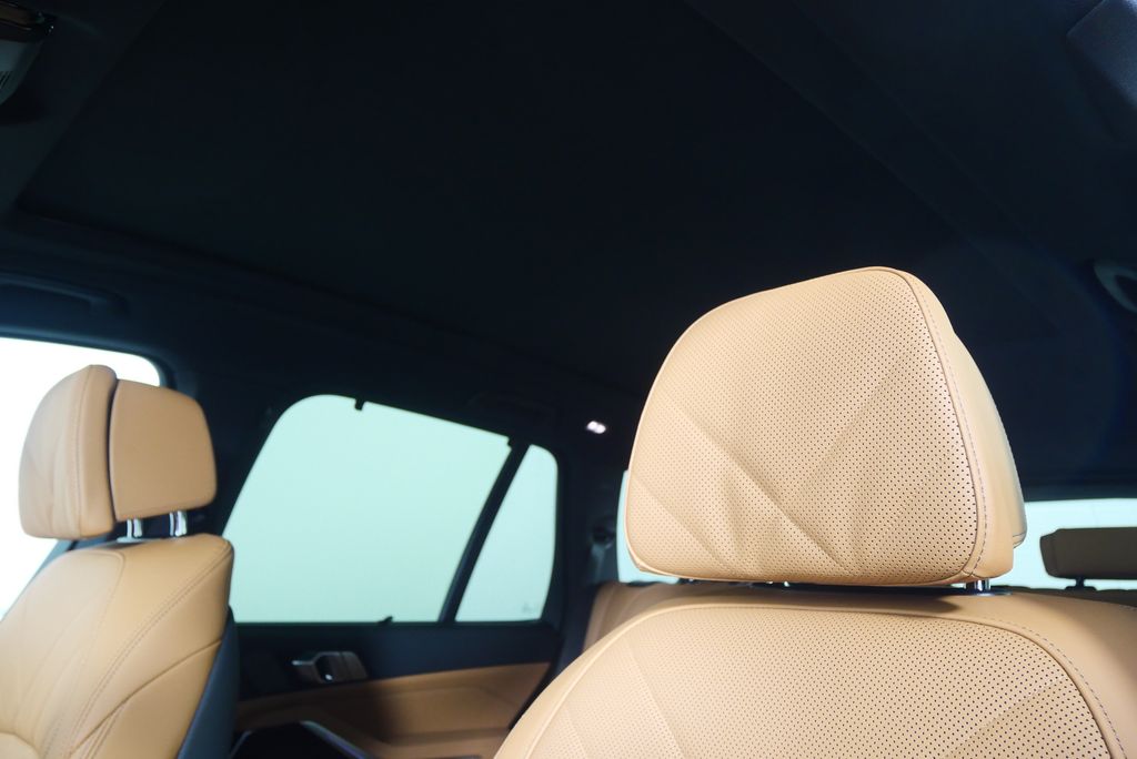 Thumbnail: 2026 BMW X5 - 11