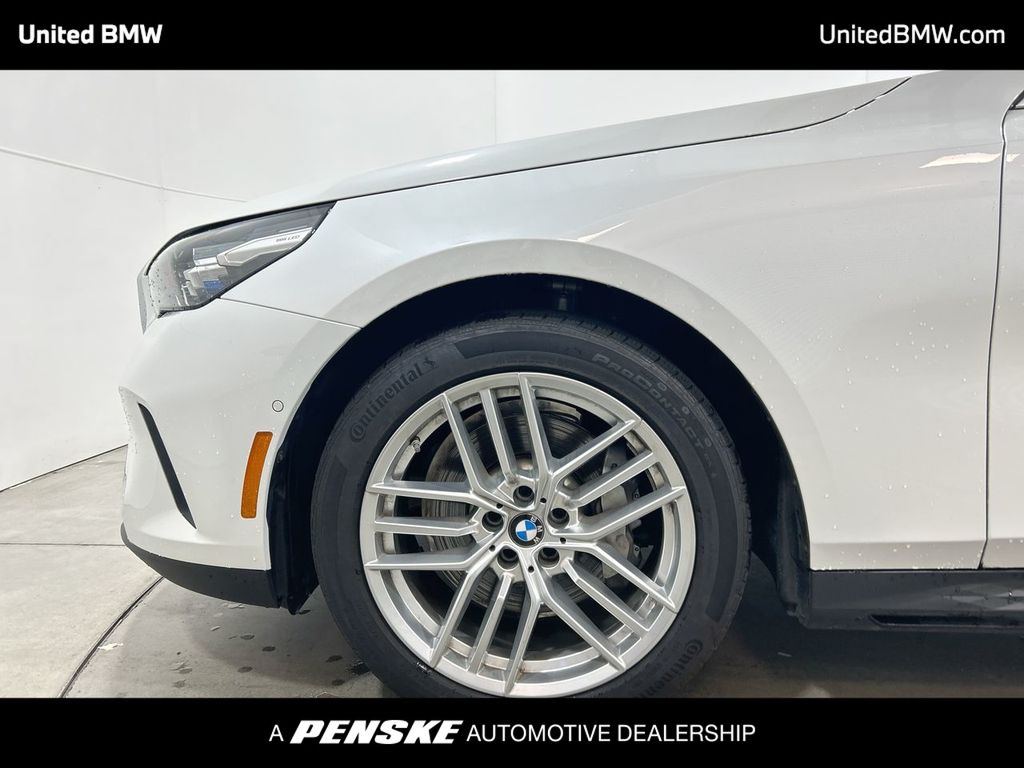 Thumbnail: 2024 BMW 5 Series - 10