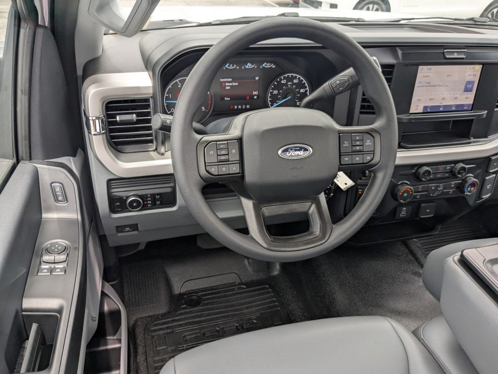 2025 Ford F-550 Super Duty 