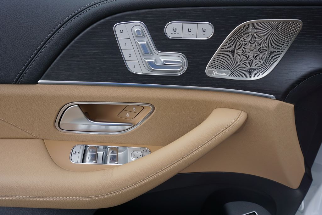 2025 Mercedes-Benz GLS 450 4MATIC 21