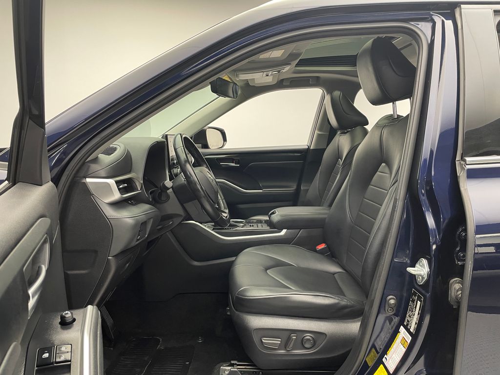 2021 Toyota Highlander XLE 12