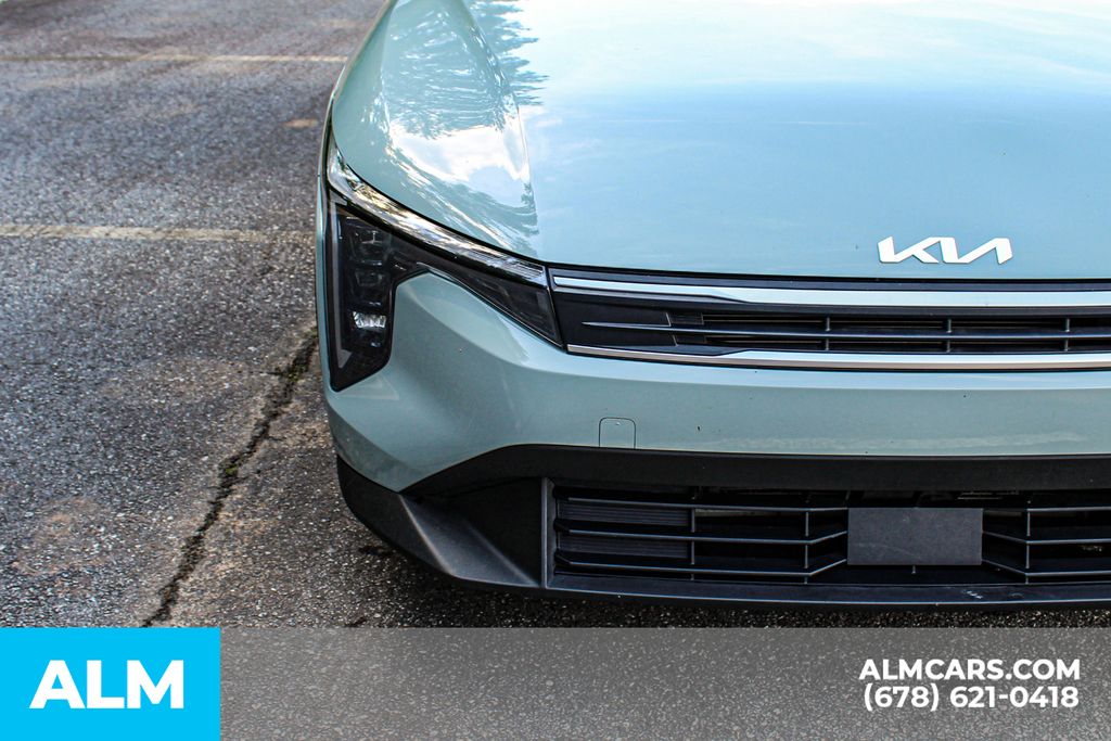 Used 2025 Blue Kia LXS image 12