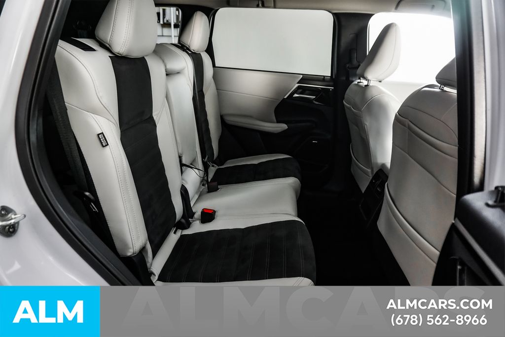 Used 2025 White Mitsubishi SE image 21