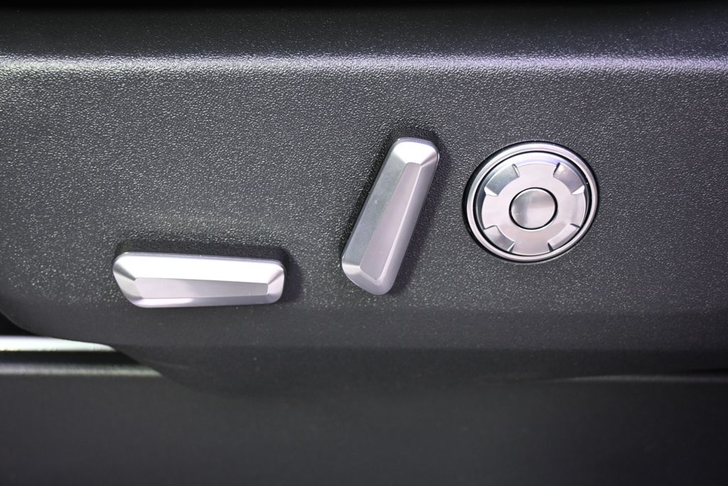 New 2026 White Lincoln Reserve image 14