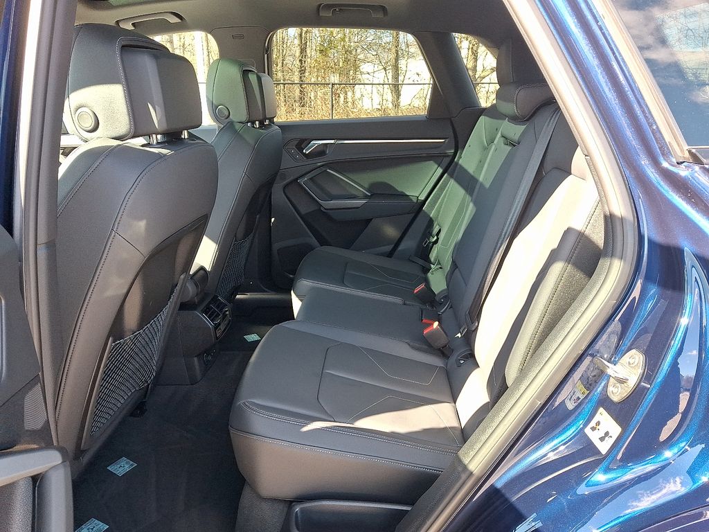 Thumbnail: 2025 Audi Q3 - 8