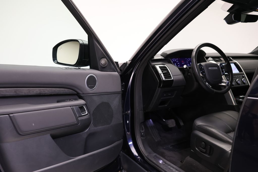 Thumbnail: 2020 Land Rover Discovery - 27