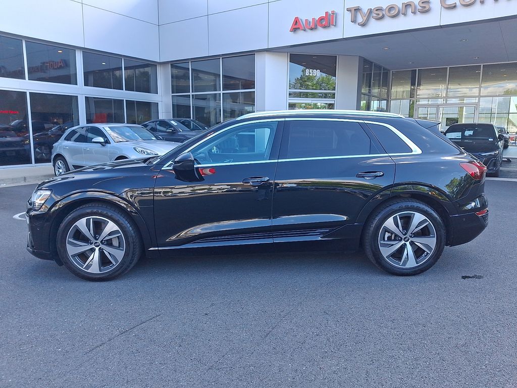 Thumbnail: 2024 Audi Q8 e-tron - 6