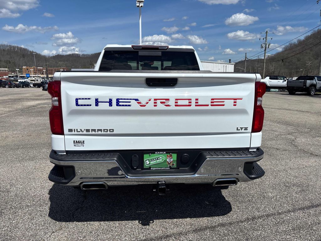 View vehicle photo 4