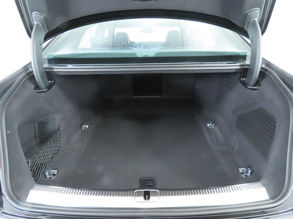 2025 Audi S8 4.0T 30