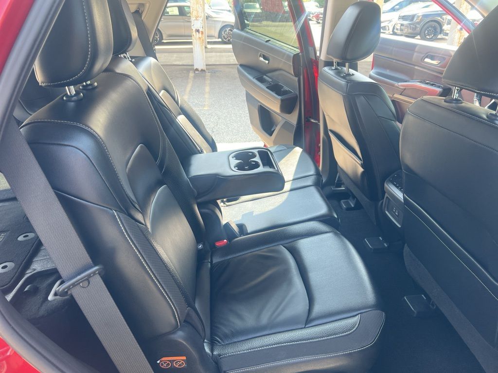 2023 Nissan Pathfinder SL photo