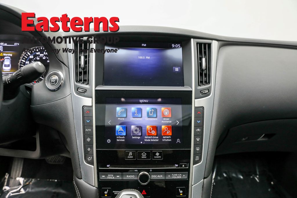 Used 2022 White INFINITI LUXE image 12
