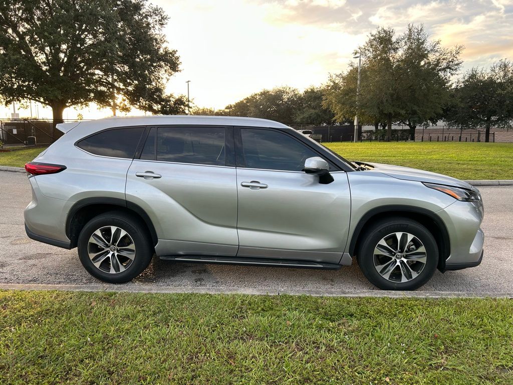 Thumbnail: 2022 Toyota Highlander - 6
