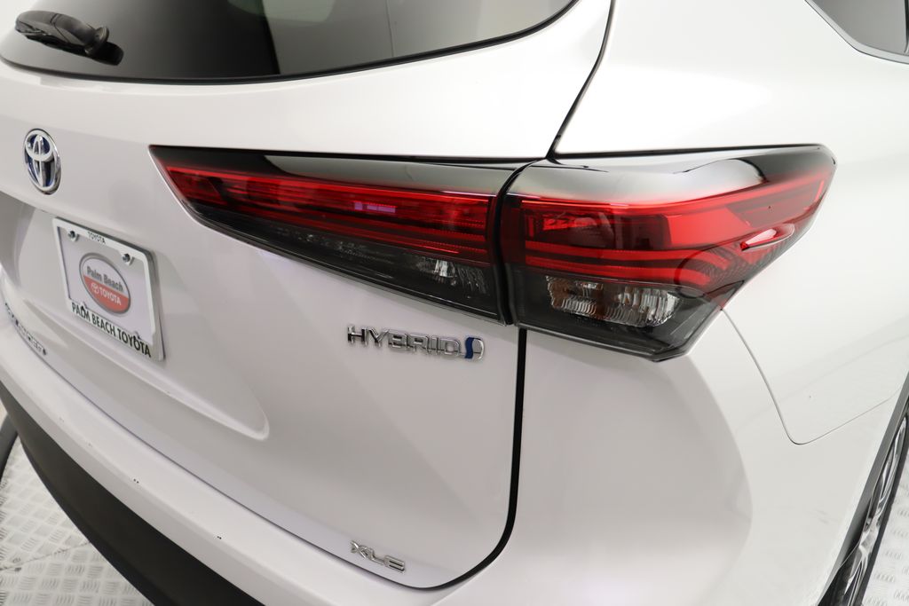 Thumbnail: 2023 Toyota Highlander - 9