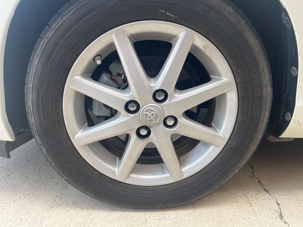 2014 Toyota Prius c Three 9