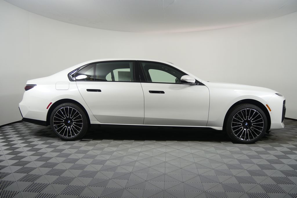 Thumbnail: 2026 BMW 7 Series - 2