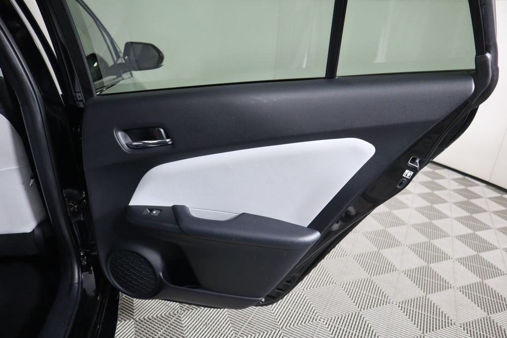 2016 Toyota Prius Four 27