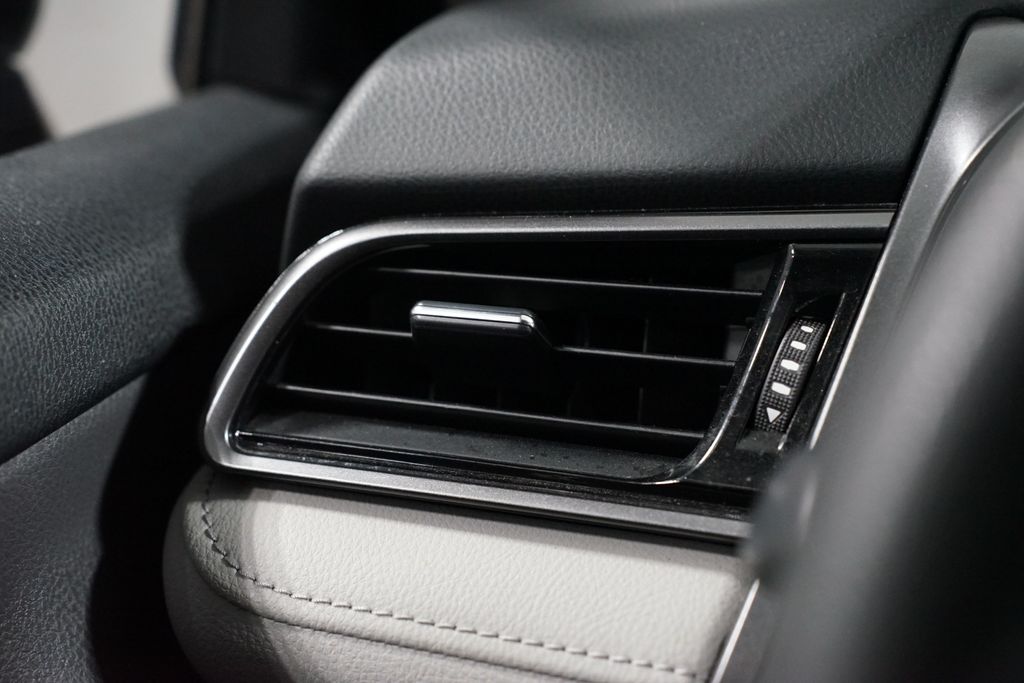 Thumbnail: 2020 Toyota Camry - 22