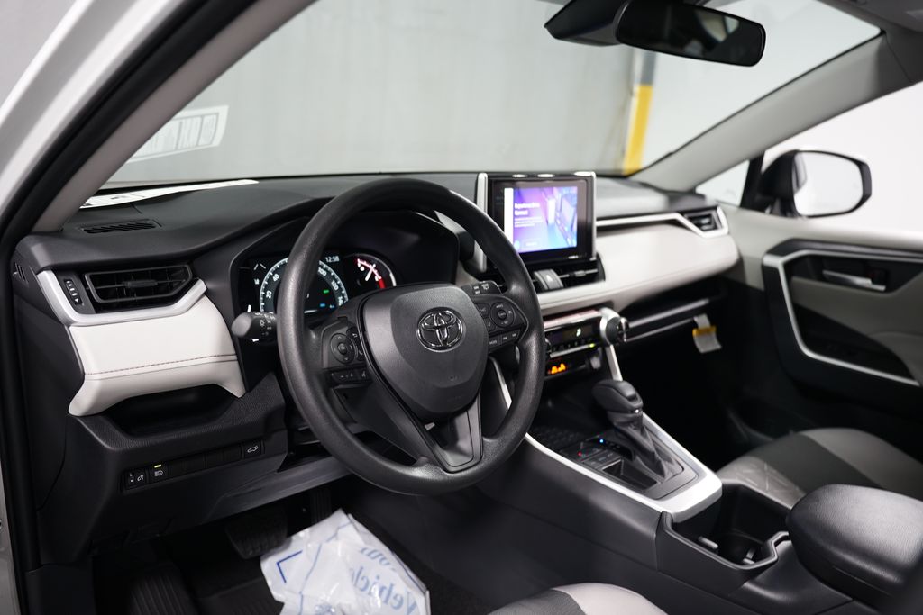 2025 Toyota RAV4 XLE 11