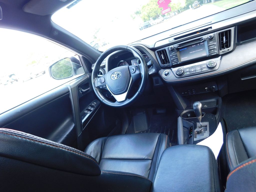 Thumbnail: 2016 Toyota RAV4 - 3
