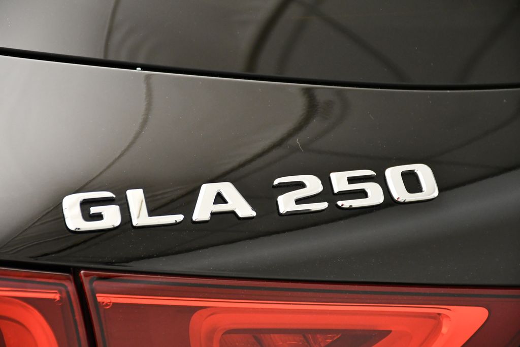 2022 Mercedes-Benz GLA 250 4MATIC 9