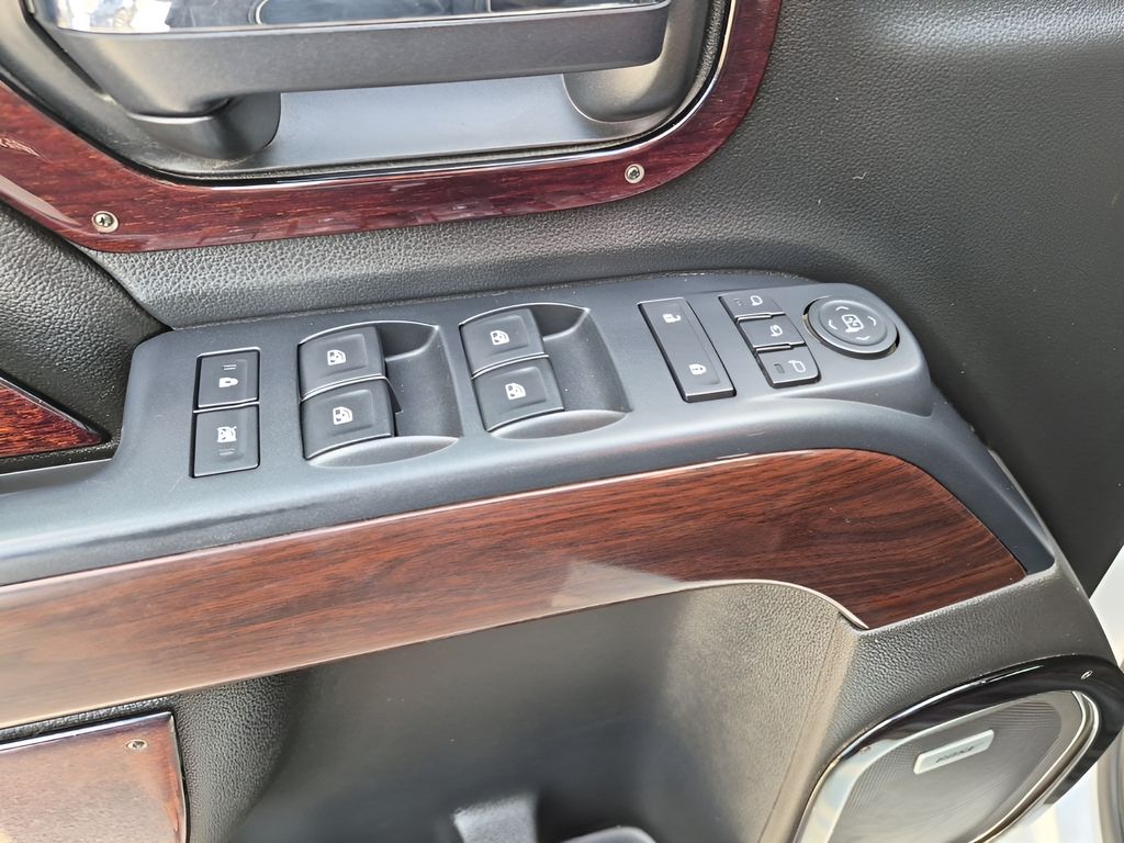 Used 2016 White Chevrolet LTZ image 29