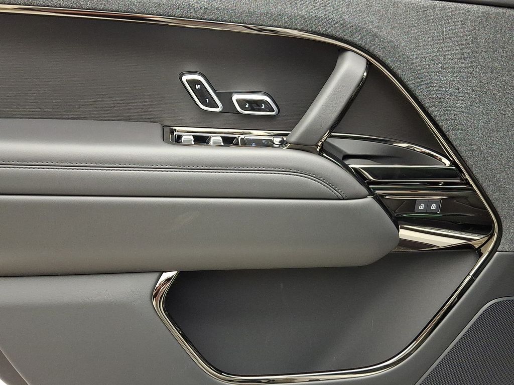 Thumbnail: 2026 Land Rover Range Rover Sport - 9