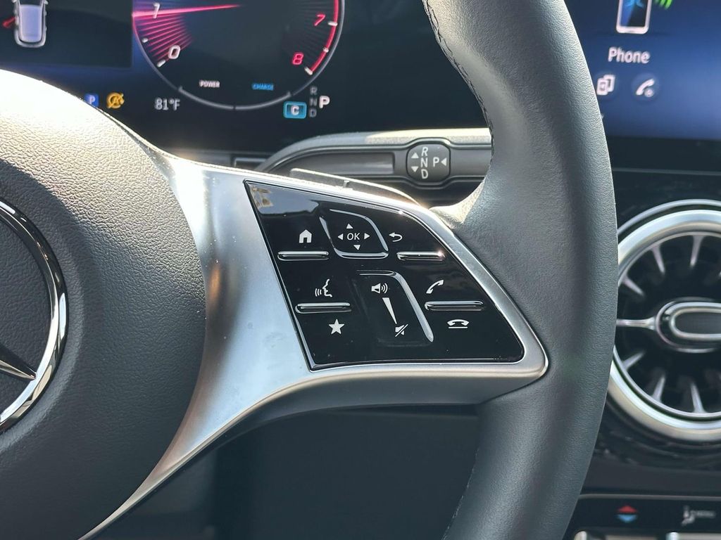 Thumbnail: 2025 Mercedes-Benz GLA - 21