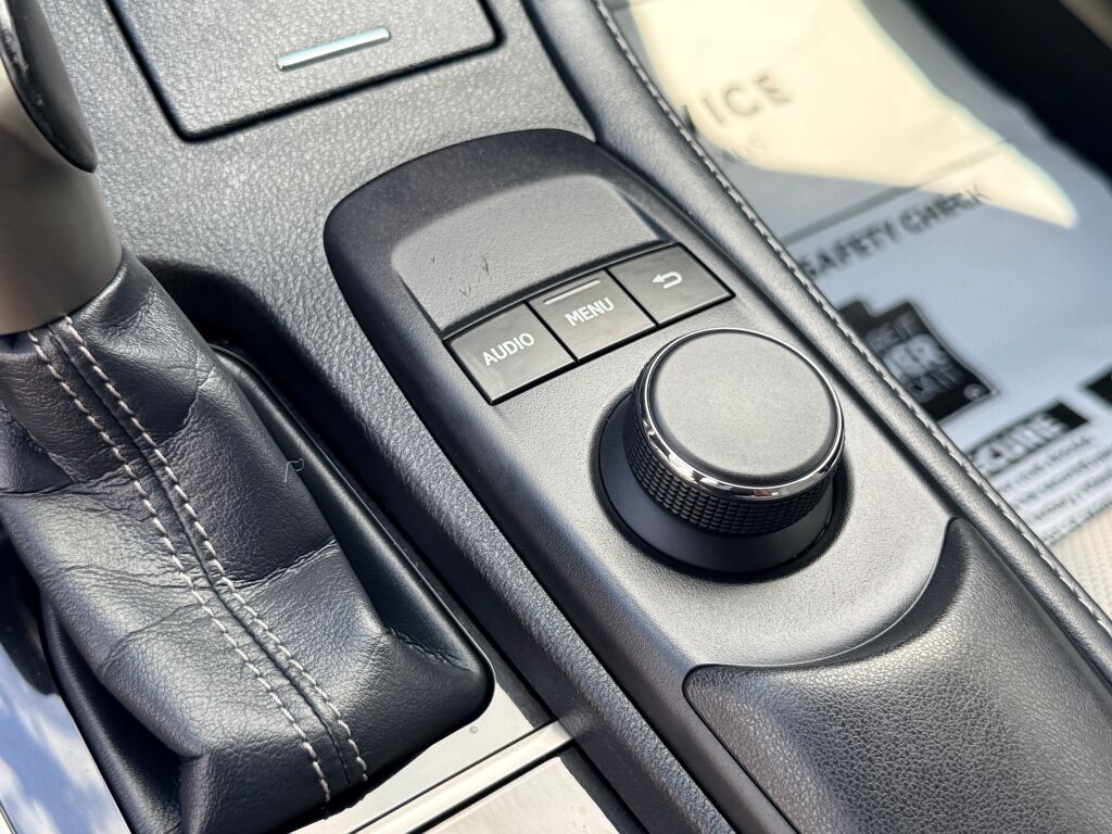 Thumbnail: 2018 Lexus ES - 23