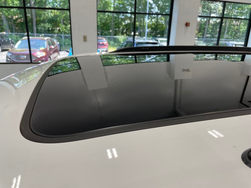 New 2025 White Jeep Limited image 15