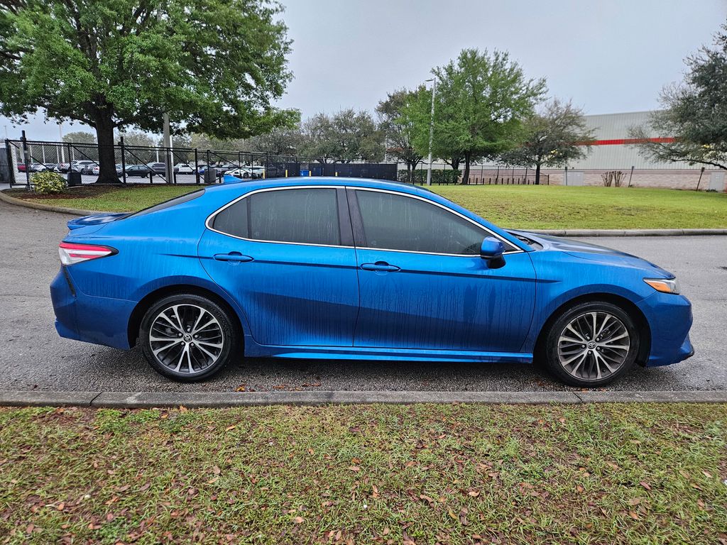 2020 Toyota Camry SE 6