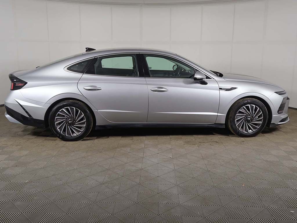 Certified Used 2025 Silver Hyundai SEL image 13