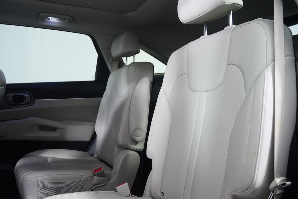 Thumbnail: 2023 Kia Sorento - 15