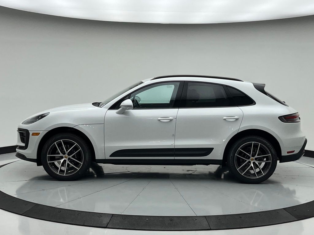 Thumbnail: 2025 Porsche Macan - 2
