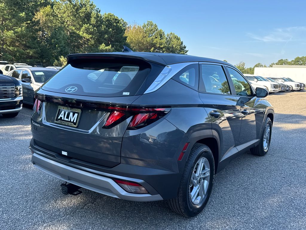 2026 Hyundai Tucson SE photo 3